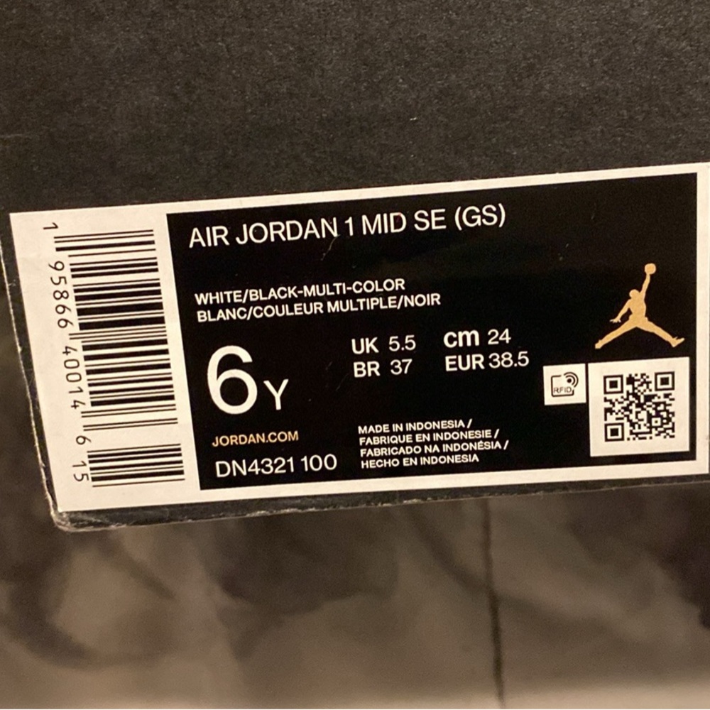I am selling Air Jordan 1’s